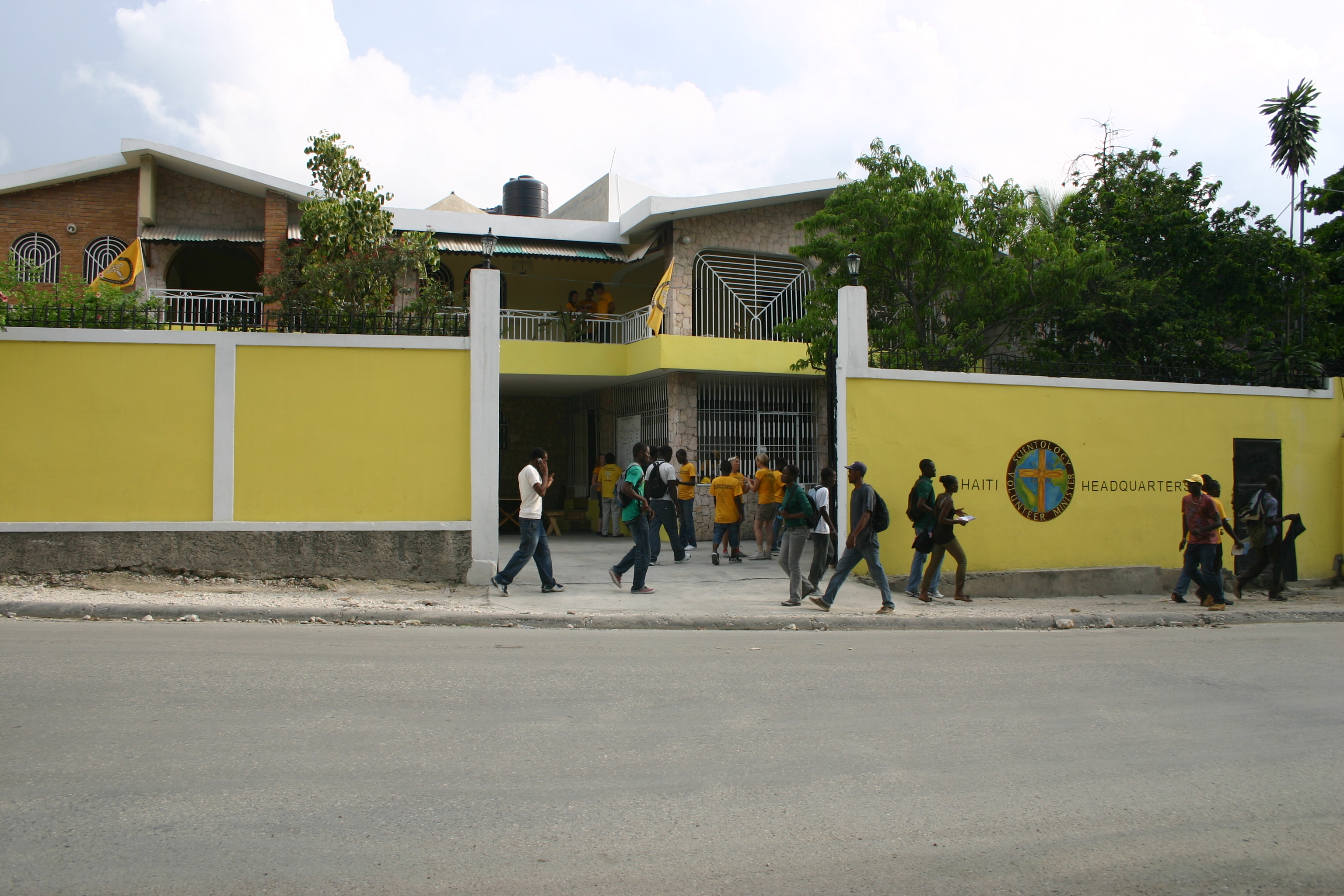 Det nye 3-etasjes huset til de Frivillige prestene i Haiti sørger for sikker og effektiv levering av hjelp til den haitianske befolkning.
